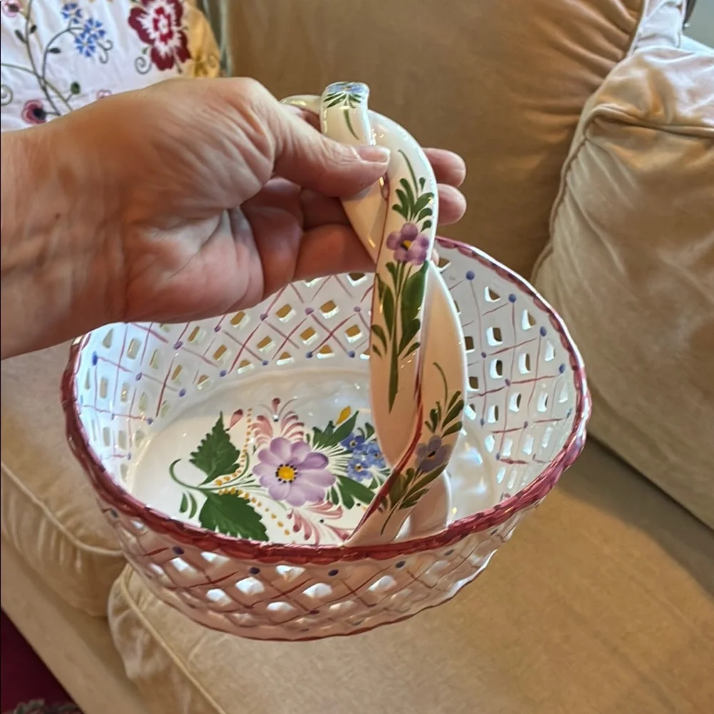Vintage Portuguese Pottery Floral Ceramic Basket with Pink Trim - Picture 2 of 10